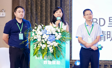 Linda Shao and Xiaoxiang Deng speak on the architecture and structure forum 